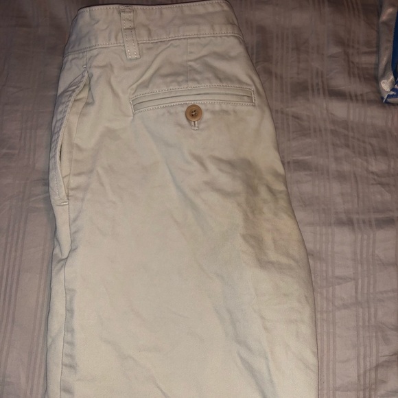 Vineyard vines khaki shorts - Picture 3 of 3